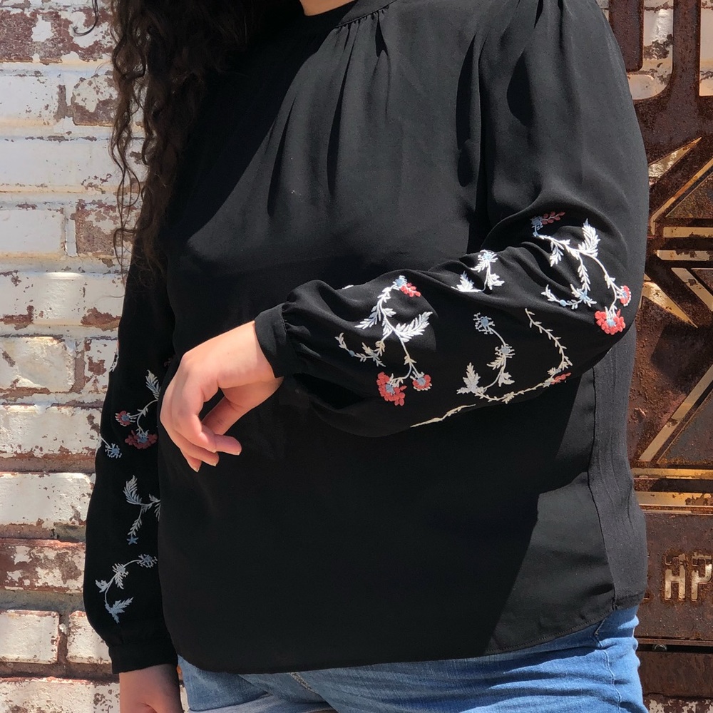 LOFT floral embroidered sleeved blouse